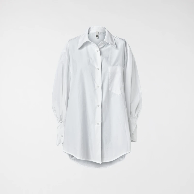 CAMISA COM DETALHE DE PREGAS NO PUNHO